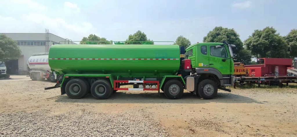 國(guó)六豪瀚泥漿運(yùn)輸車(chē)