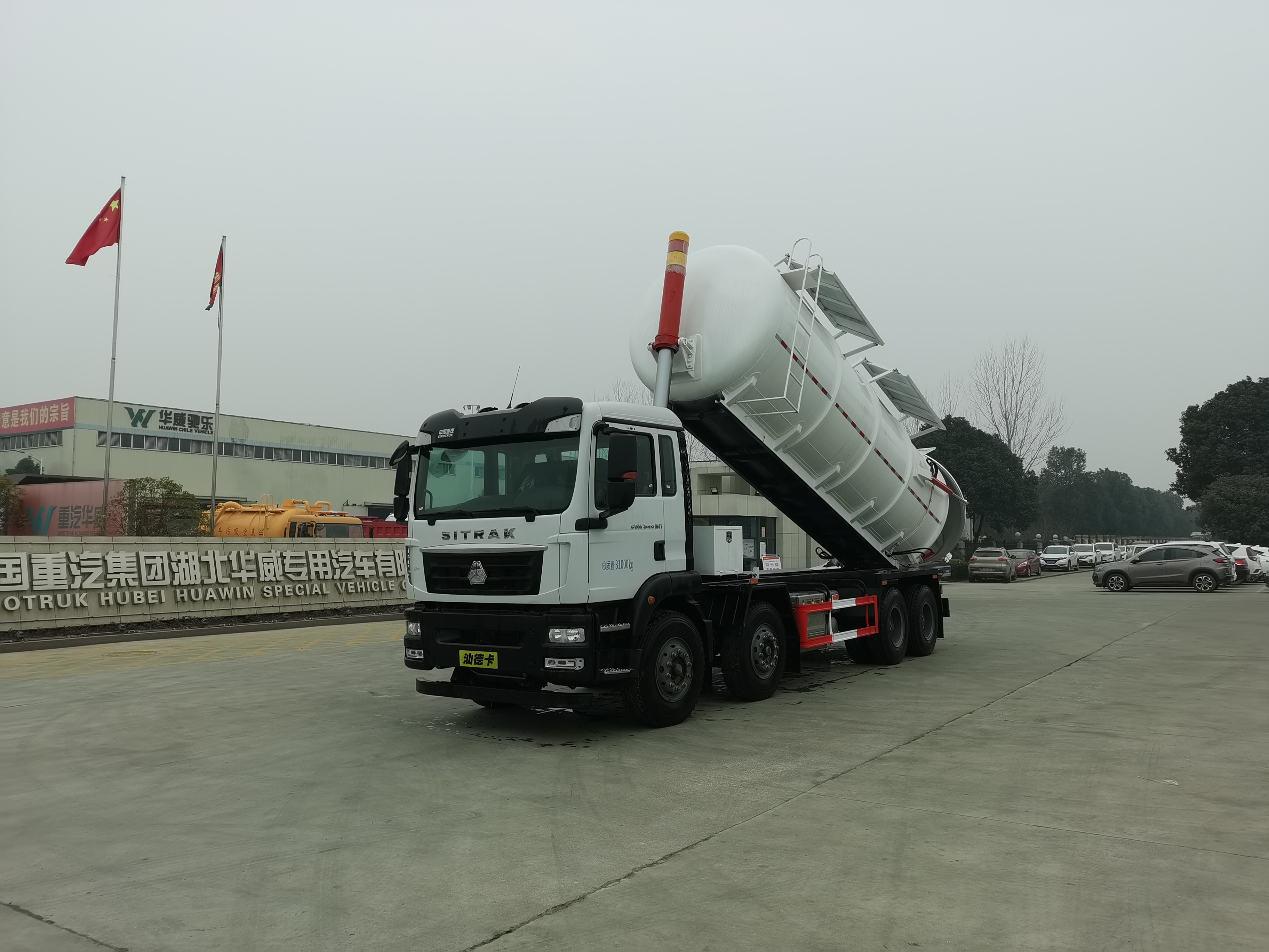 國(guó)六重汽汕德卡污泥運(yùn)輸車(chē)